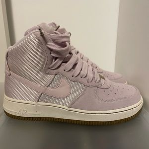 Nike high top sneakers in lavender